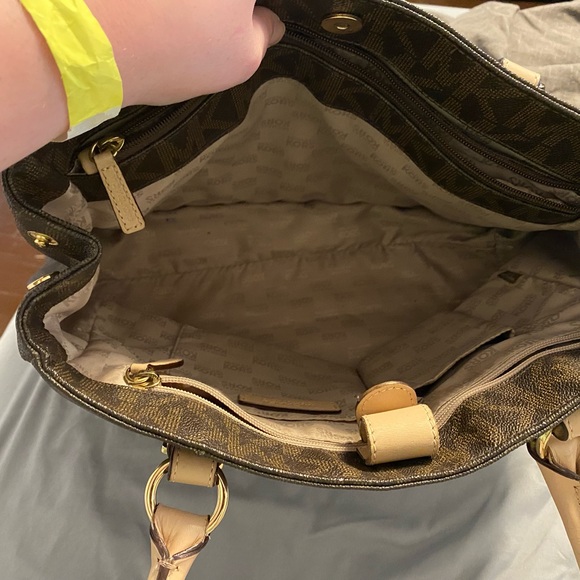 Michael Kors Purse & Wallet Bundle - Picture 10 of 16